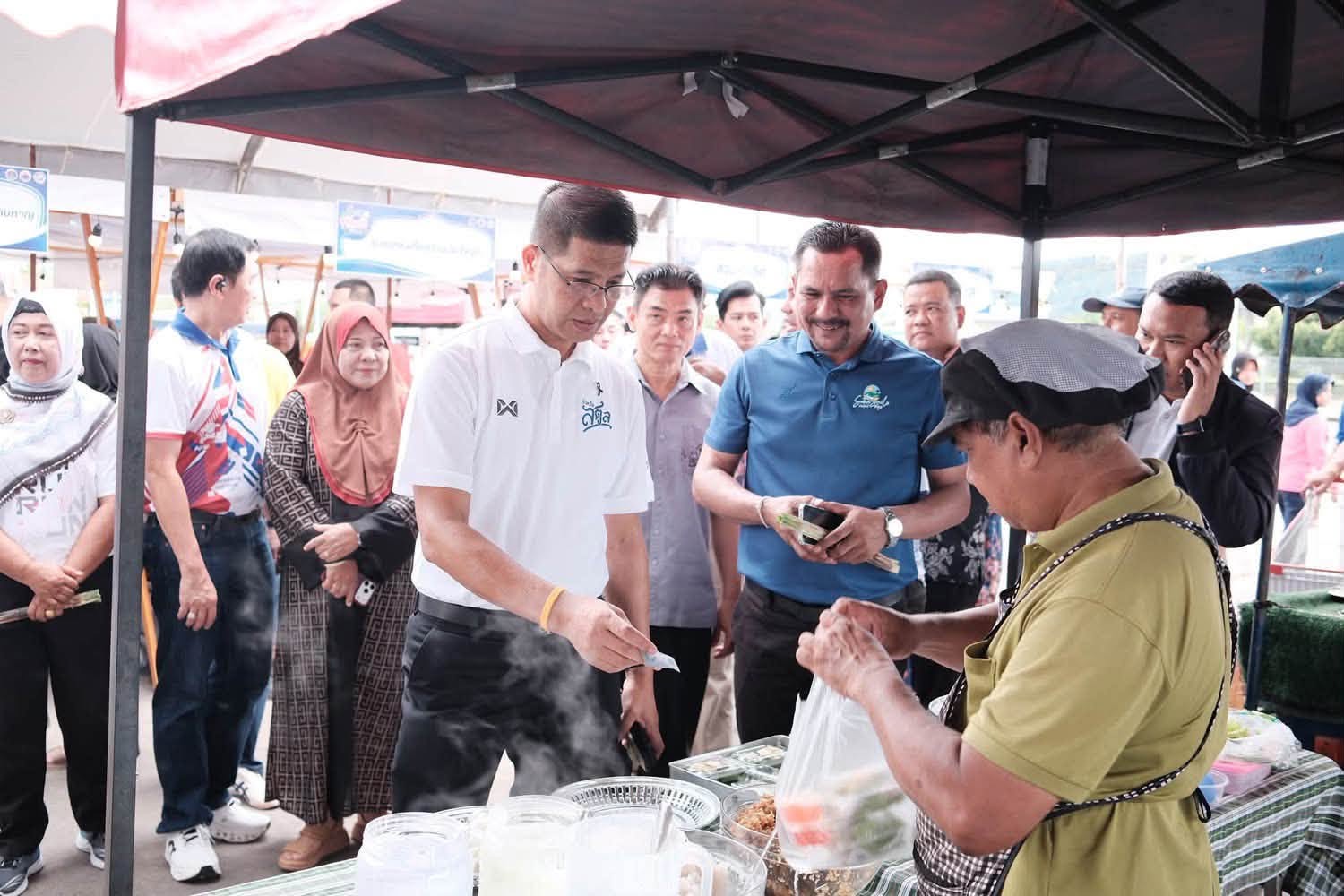 ผู้ว่าฯ สตูล ลงพื้นที่เยี่ยมชมงาน &ldquo;Satun Foodie Market&rdquo; ชวนอุดหนุนของดีจากผู้ประกอบการท้องถิ่น
