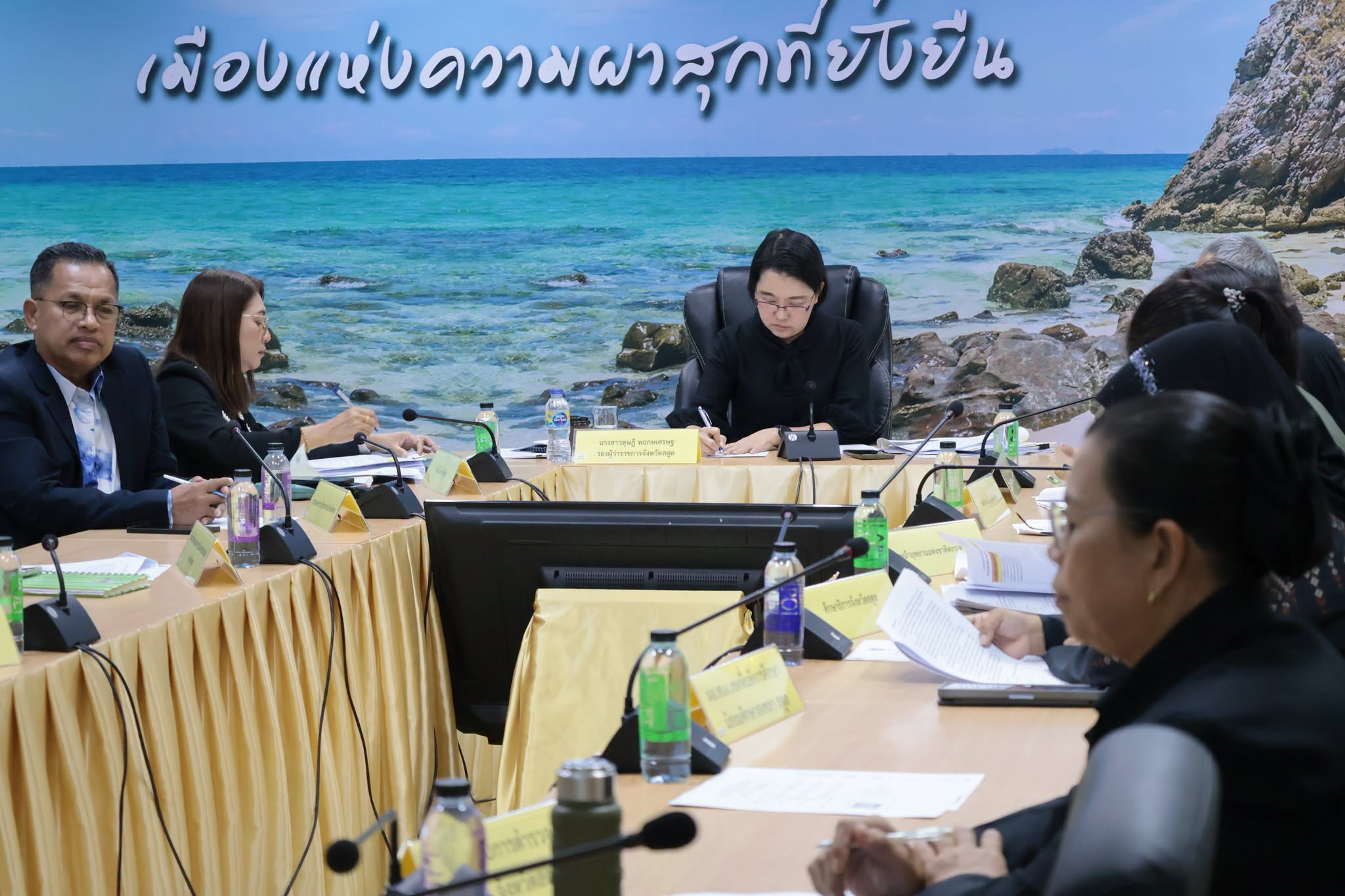 จังหวัดสตูลร่วมประชุมคณะอนุกรรมการพัฒนาระบบราชการฯ ขับเคลื่อนการบริหารงานจังหวัดแบบบูรณาการ พร้อมหารือแนวทางพัฒนาพื้นที่พิเศษ &ldquo;เกาะหลีเป๊ะ&rdquo;