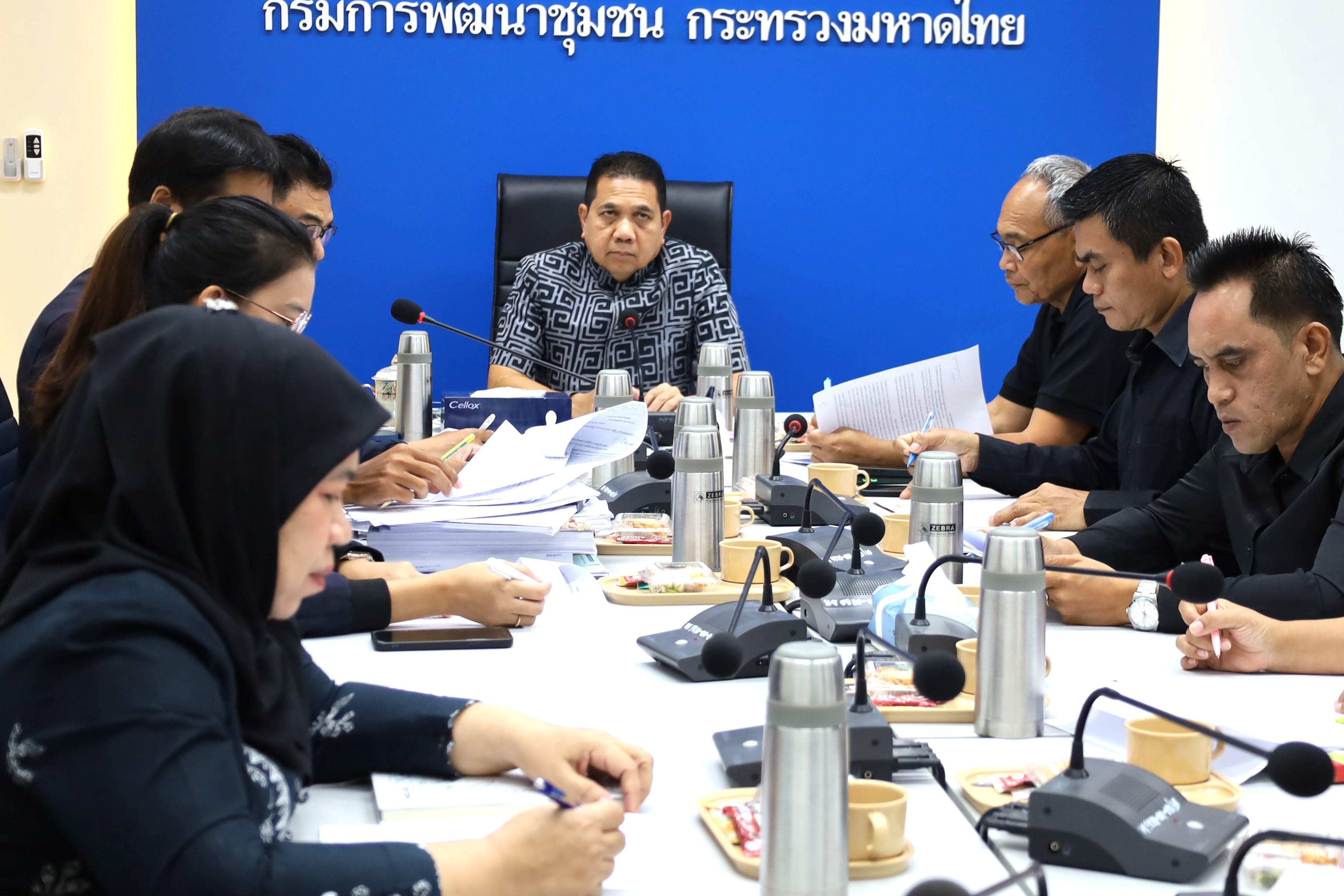 จังหวัดสตูลประชุมตรวจสอบข้อเท็จจริงกรณีร้องเรียนการดำเนินงานกองทุนหมู่บ้านบ้านเกาะนก มุ่งรวบรวมหลักฐานอย่างรอบด้าน