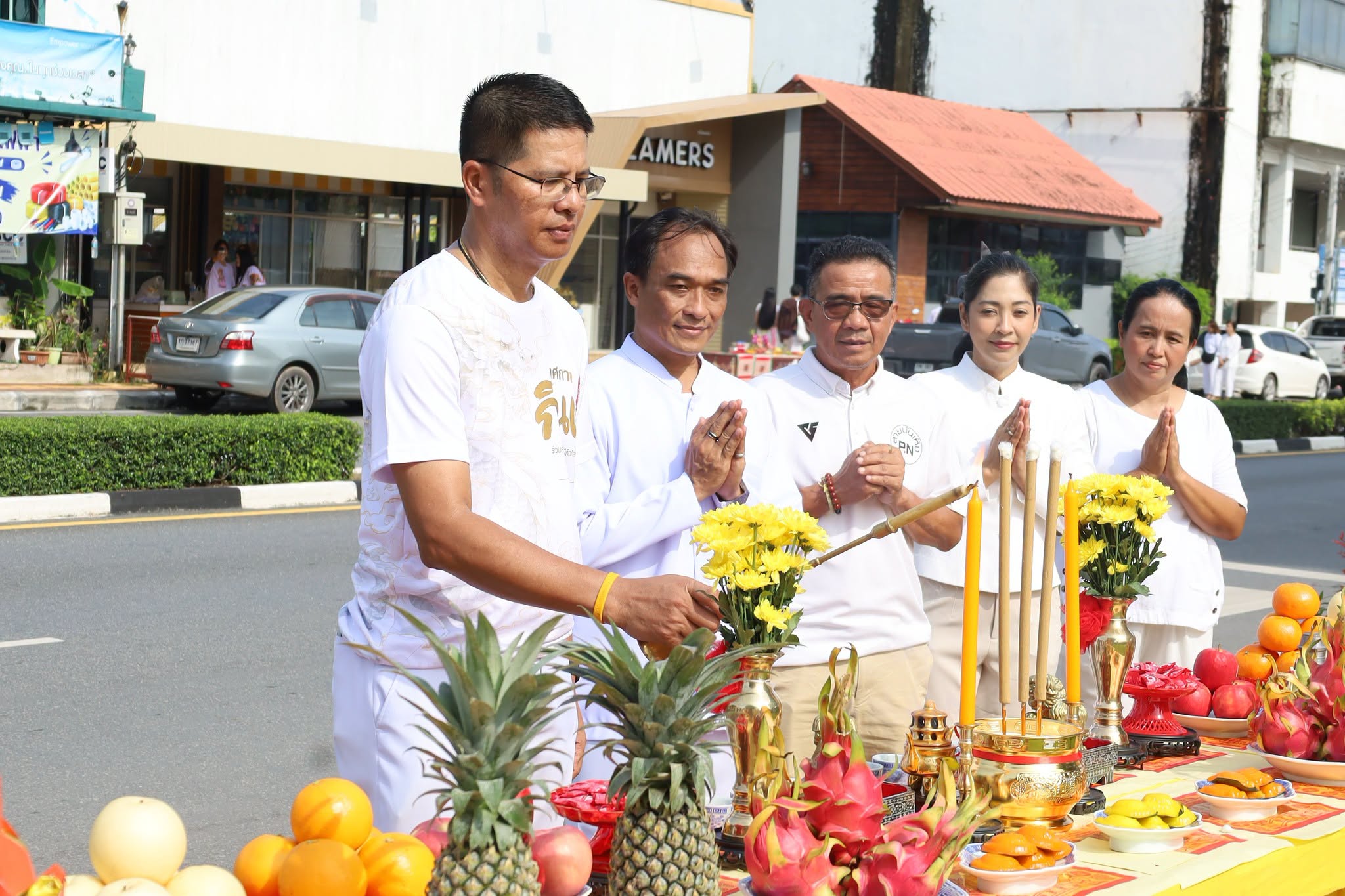 ชาวสตูลตื่นตา! ขบวนแห่ &ldquo;อิ้วเก้ง&rdquo; ผู้ว่าฯ สตูล ร่วมพิธีรับพร ขบวนแห่สุดยิ่งใหญ่ เทศบาลเมืองสตูลจัดงานถือศีลกินเจ ปี 2569 ชาวเมืองร่วมสืบสานประเพณีอันศักดิ์สิทธิ์